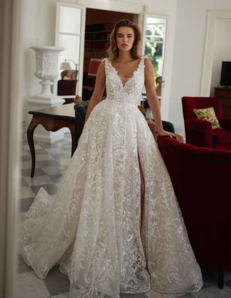 Vestido de novia con escote en V y tirantes