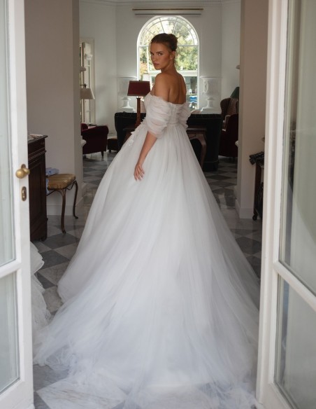 Ivory wedding dress in tulle with strapless neckline