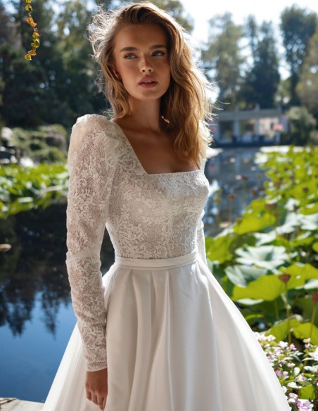 Robe de mariée ivoire avec corsage en dentelle et manches longues