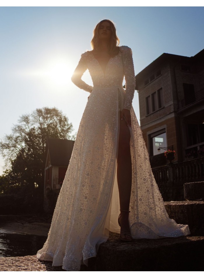 Vestido de novia marfil en encaje con escote en...