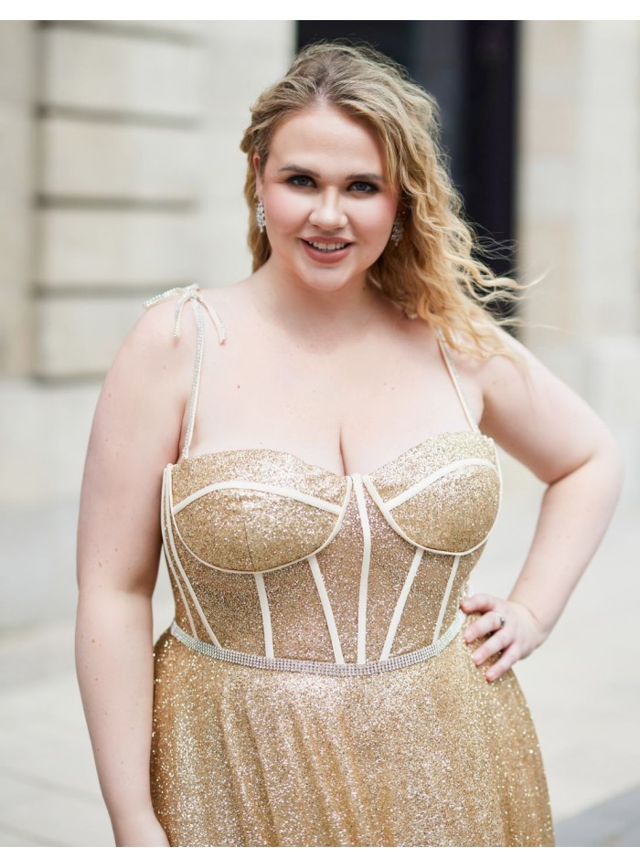 Robe de soirée longue avec tissu brillant et...