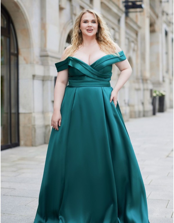 Robe de soirée longue en mikado avec encolure bardot