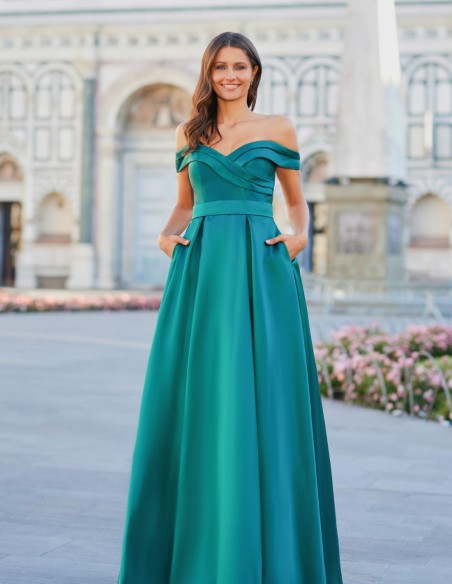 Robe de soirée longue en mikado avec encolure bardot