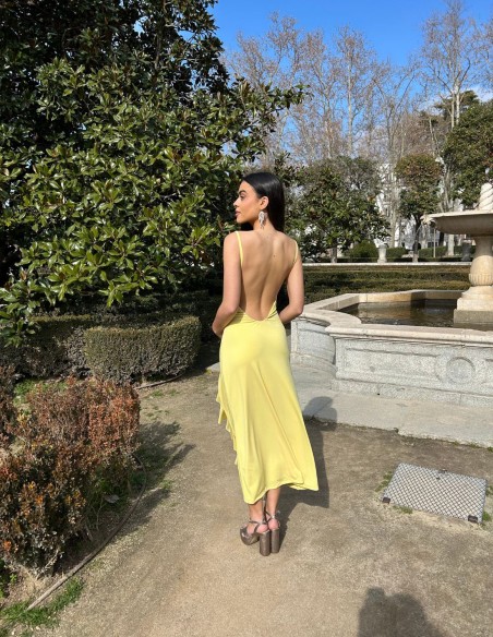Vestido de fiesta midi con espalda descubierta y detalle volantes color amarillo