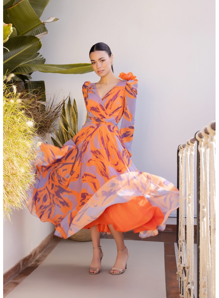 Vestido midi estampado con escote en V para invitada