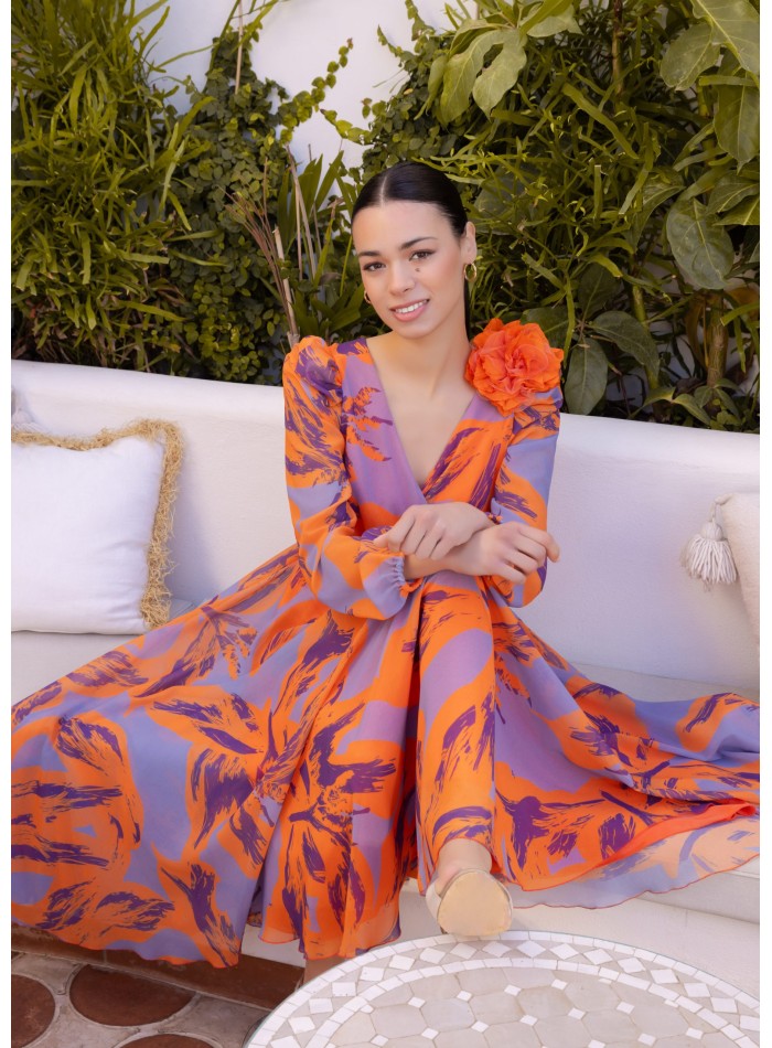 Vestido midi estampado con escote en V para invitada de boda