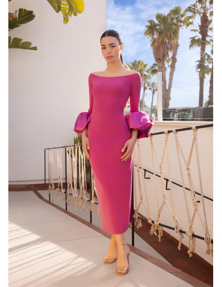 Robe d'invité midi avec encolure bateau et manches bouffantes