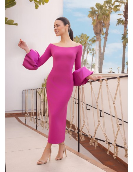 Robe d'invité midi avec encolure bateau et manches bouffantes