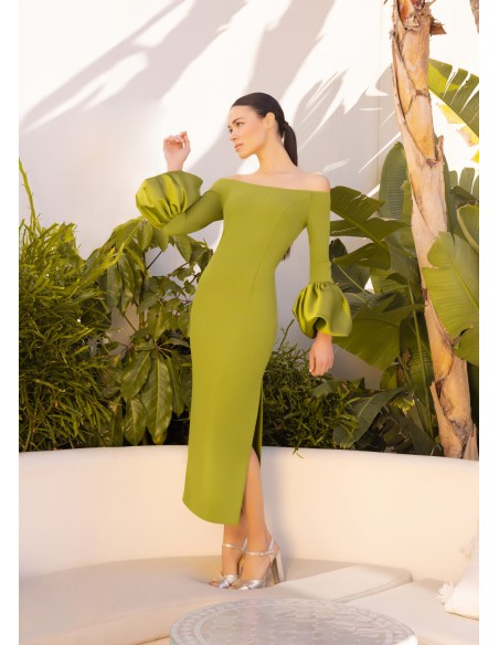 Robe d'invité midi avec encolure bateau et manches bouffantes