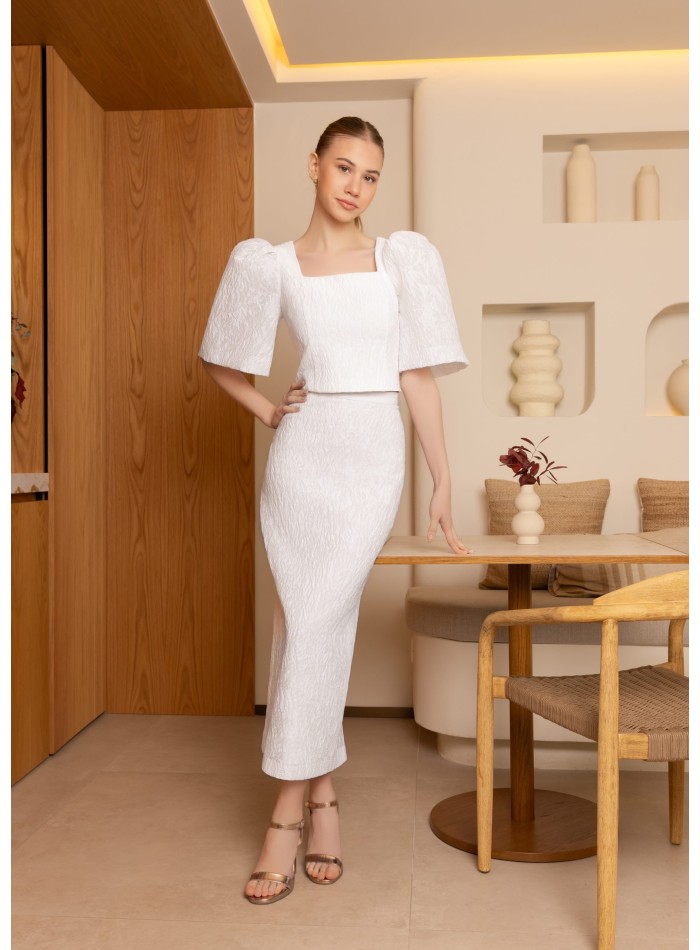 Set de dos piezas para invitada con mangas abullonadas blanco