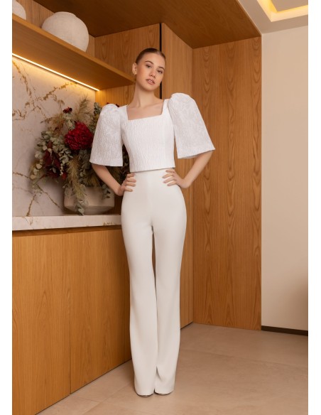 Set de dos piezas para invitada con mangas abullonadas y pantalón o falda