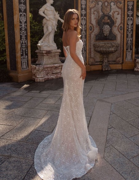 Vestido de novia en pedrería con manga larga