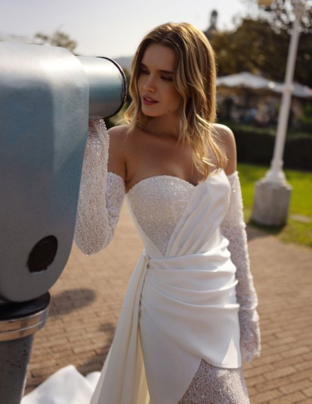 Vestido de novia escote corazón y mangas desmontables