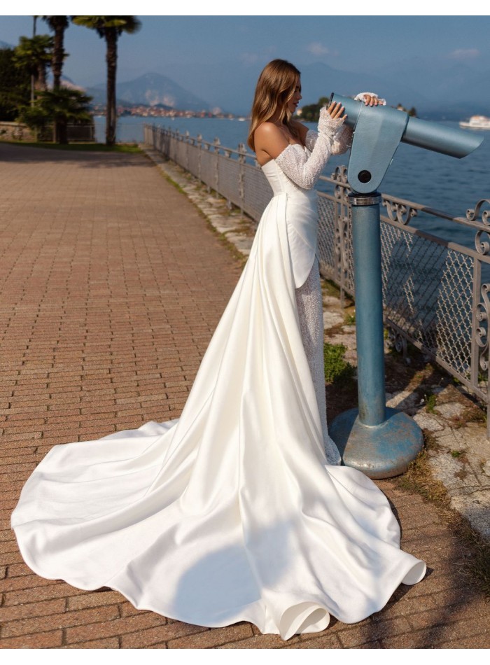 Vestido de novia escote corazón con manga larga desmontable