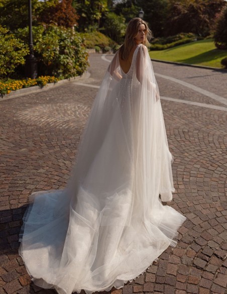 Ivory A-line wedding dress with V-neckline, lace and detachable cape