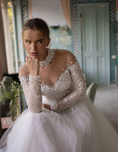 Vestido de novia marfil con escote y espalda ilusión