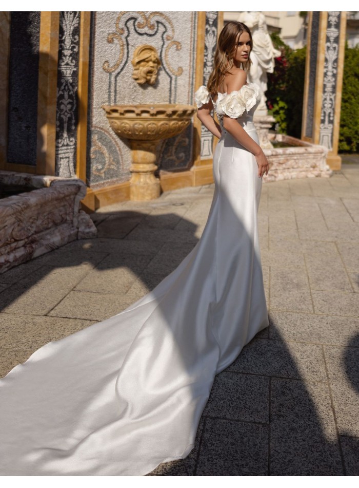 Robe de mariée sirène en satin crème clair avec...