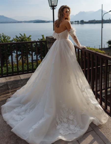 Vestido de novia marfil en A con escote corazón y mangas desmontables