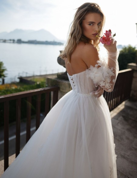 Vestido de novia marfil en A con escote corazón y espalda corset