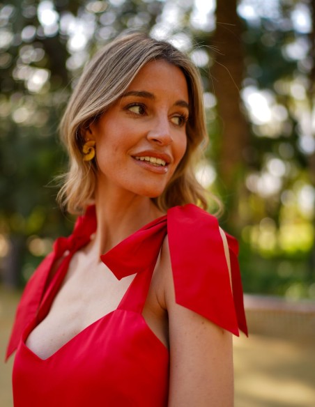Robe midi rouge avec laçage et volants sur la jupe