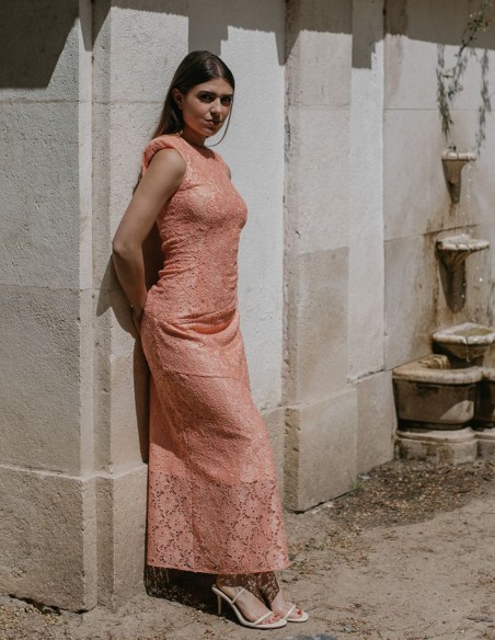 Robe midi corail avec épaulettes et tissu découpé