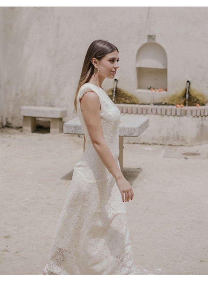 Vestido midi blanco roto con hombreras