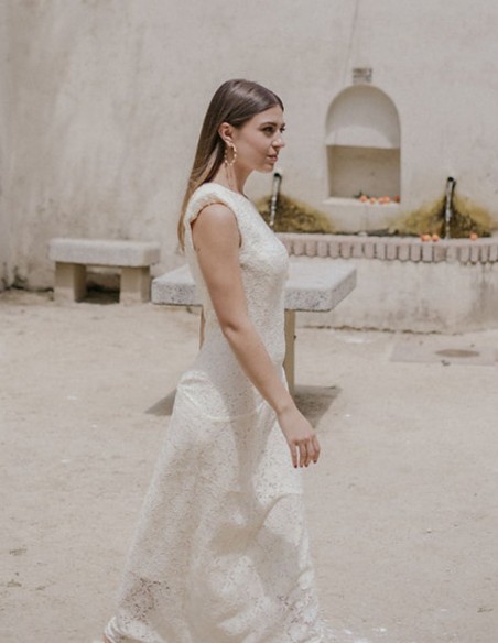 Vestido midi blanco roto con hombreras