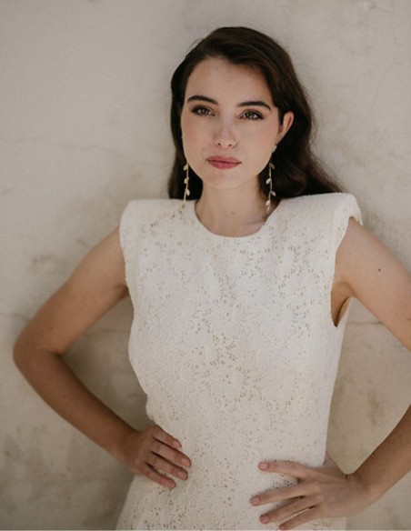 Vestido midi blanco roto con hombreras