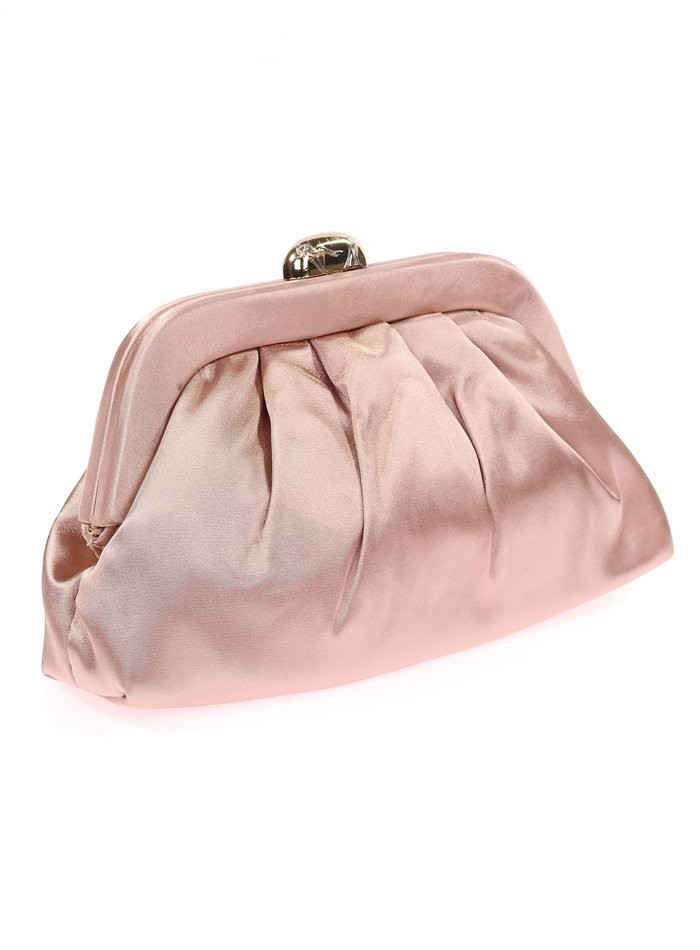 Cartera de mano para invitada en satén en color rosa claro