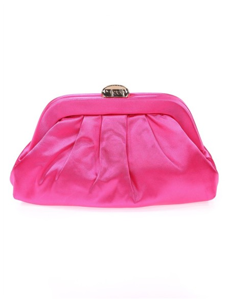 Cartera de mano en fucsia vibrante, con material en satén, cierre dorado y asas de cadena para un toque glamuroso