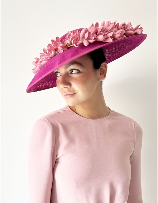 Pamela de invitada buganvilla con detalle flores 2