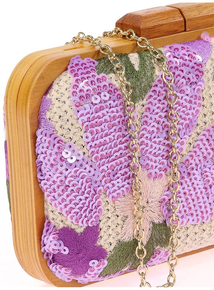 Bolso de mano con pedrería floral cosida a mano y flores moradas para invitada