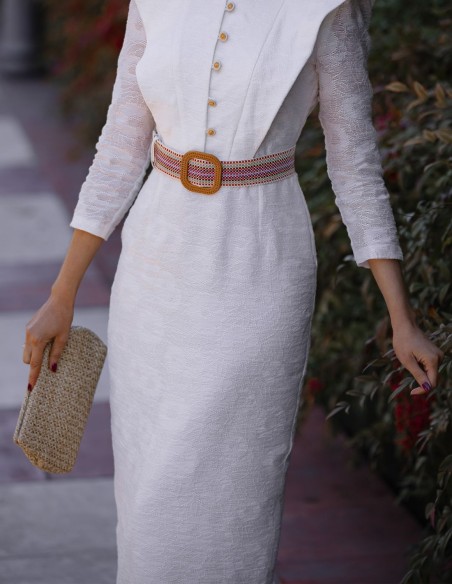 Raffia bag with magnet closure and long chain