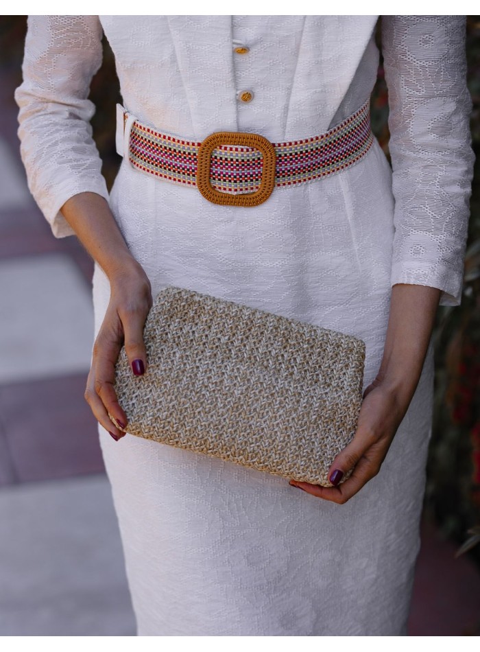 Bolso de rafia con cierre imán y cadena larga - invitada perfecta