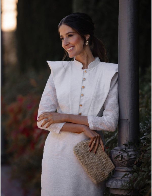 Sac en raphia avec fermoir aimanté et longue chaîne