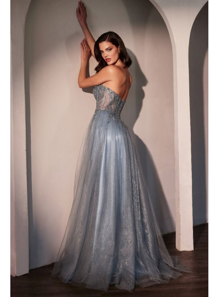Vestido de fiesta largo con cuerpo de pedrería palabra de honor y falda de tul en color azul claro elegante