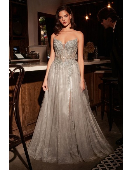 Robe de soirée longue avec corsage sans bretelles en strass et jupe en tulle