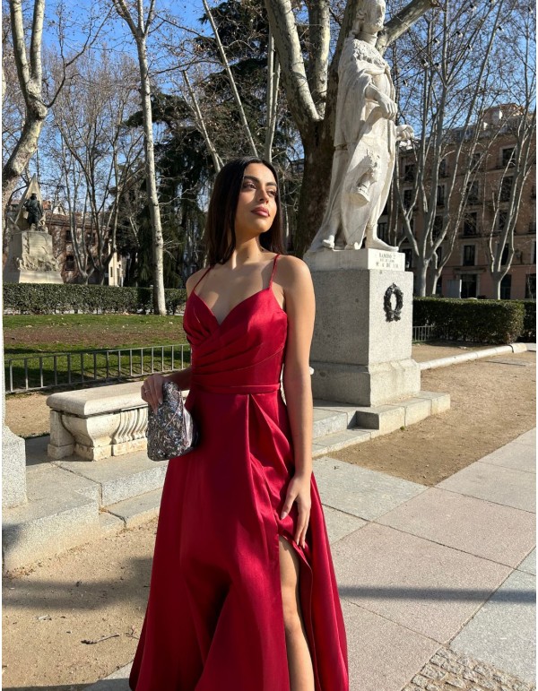 Vestido de fiesta satinado con cuerpo drapeado