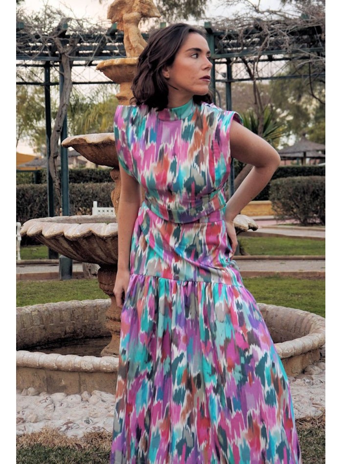 Falda larga de vuelo con estampado multicolor para invitada