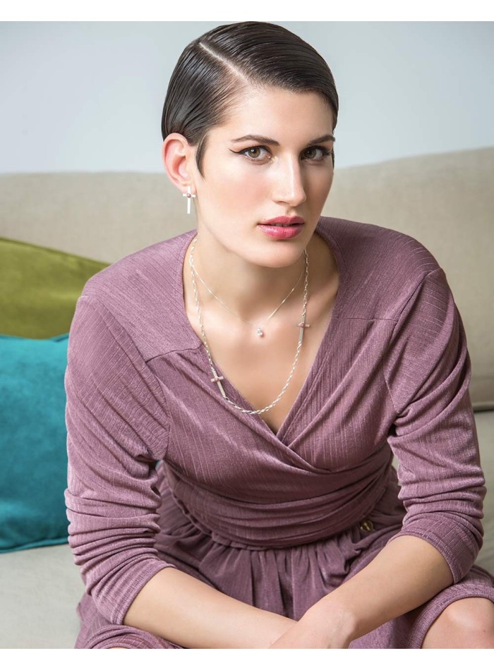 Colgante plateado de Eme Jewels en INVITADISIMA complemento perfecto para boda