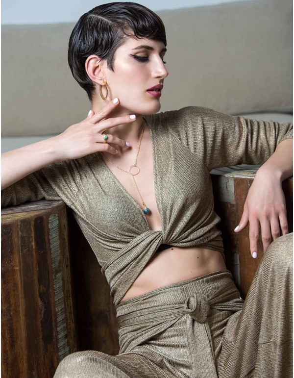 Collar de oro con bola del mundo de Eme Jewels para INVITADISIMA 2