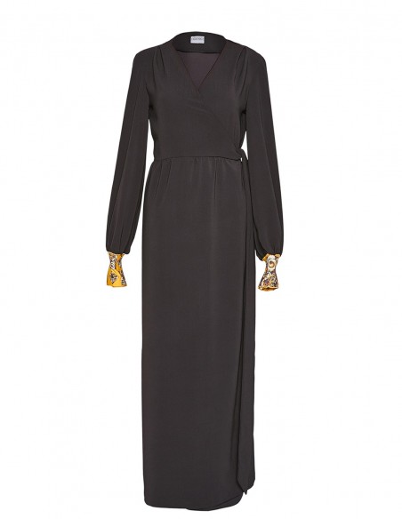 CoCo VeVe black dress at INVITADISIMA