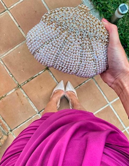 Clutch de fiesta con forma concha y cristales de Swarovski de BcnHanami