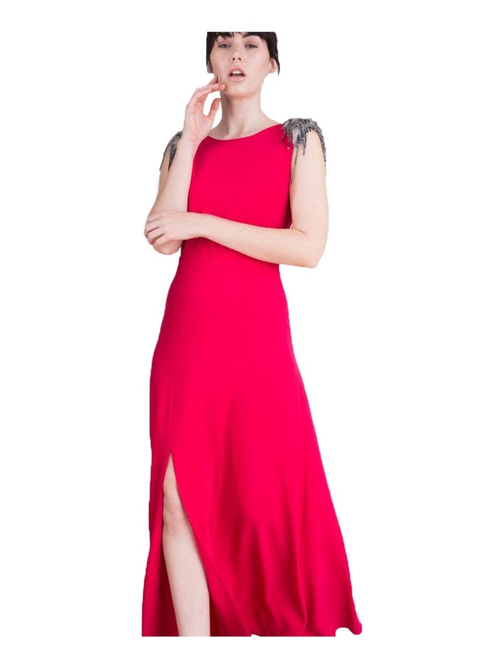 vestido de fiesta largo realizado en crepe con abertura lateral y hombreras de fantasía de Lauren Lynn London INVITADISIMA