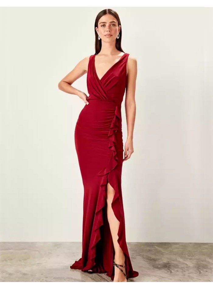 Maxi dress with V neckline and ruffle detail on the skirt perfect for special events.