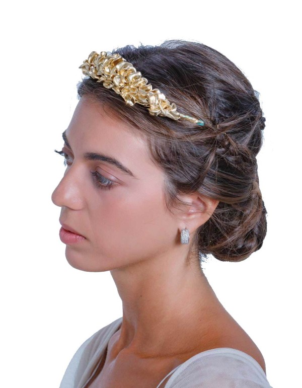 Classic golden tiara with resin flowers by Margarita Sangiovanni