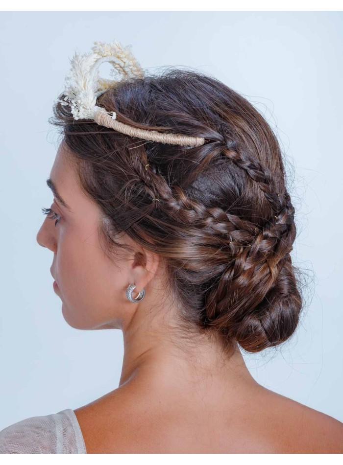 Tiara de novia con semillas naturales preservadas para eventos