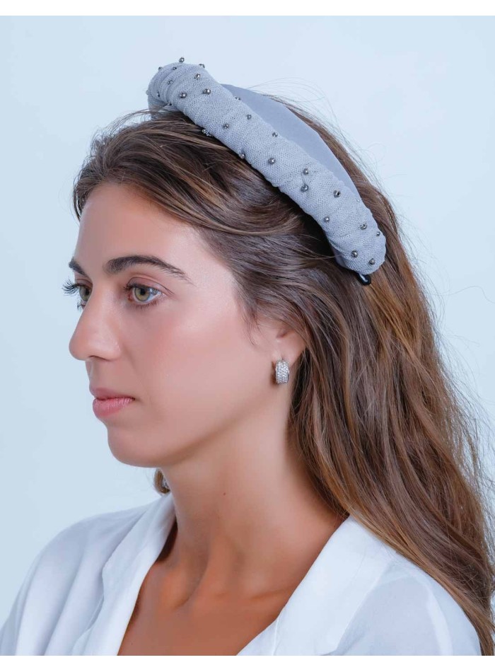 Diadema cruzada de tul con piedras