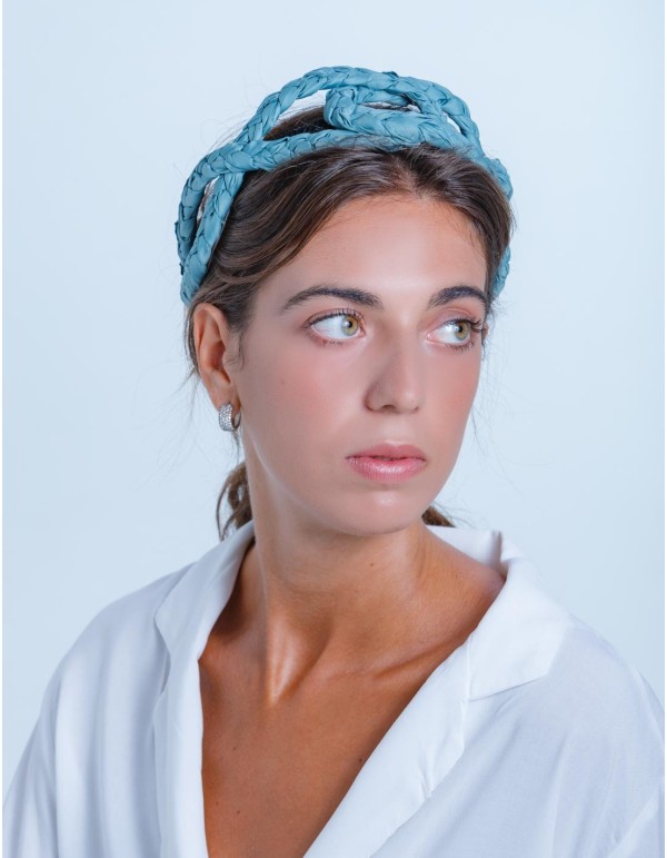 Diadema de trenzas cruzadas azul de Margarita Sangiovanni 2