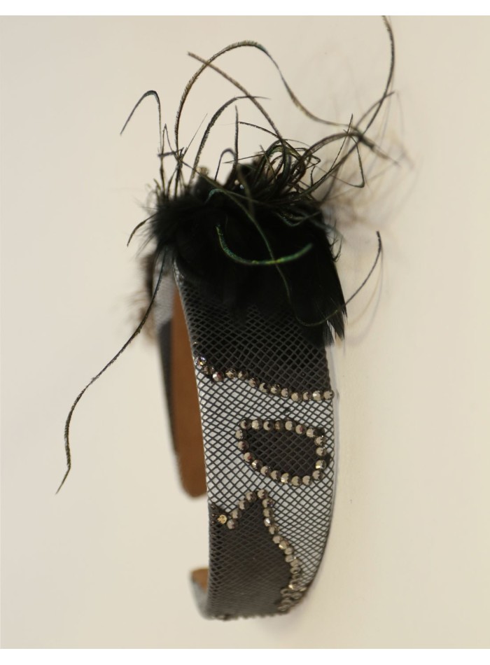 Rhinestone and feathered headband at INVITADISIMA